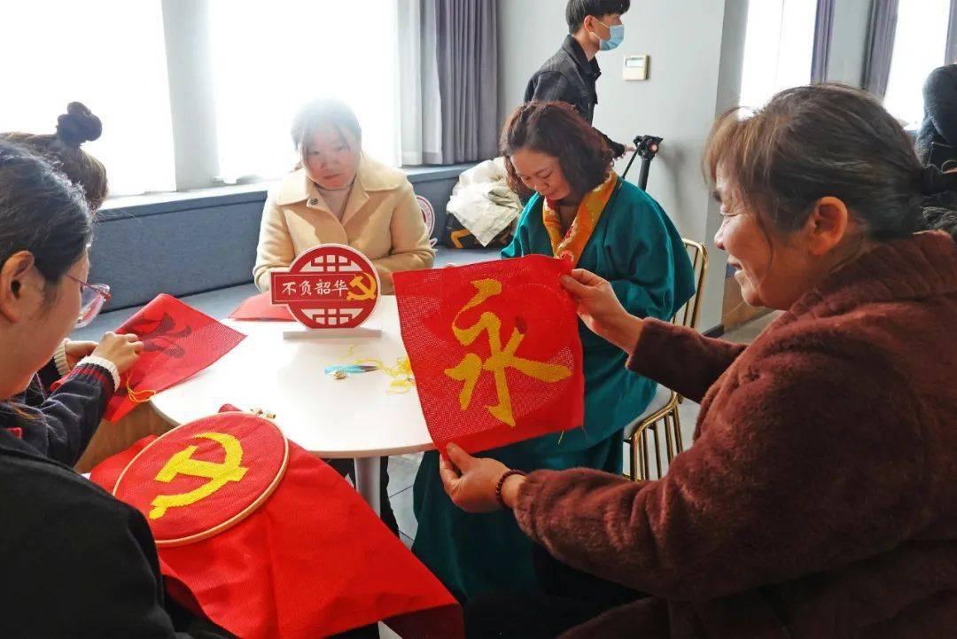 旋转螺旋塔