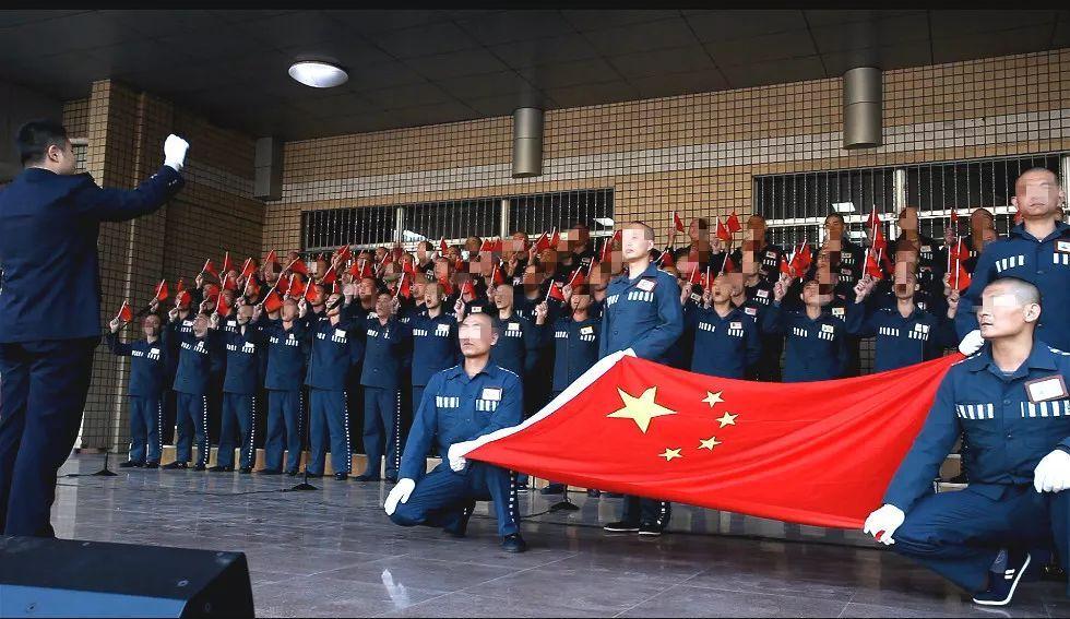 娃娃坐拥千万粉丝，16岁摆地摊到身价上亿，靠野路子闯出一片天